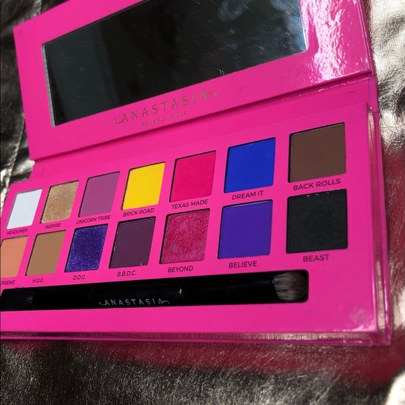 Eyeshadow palette